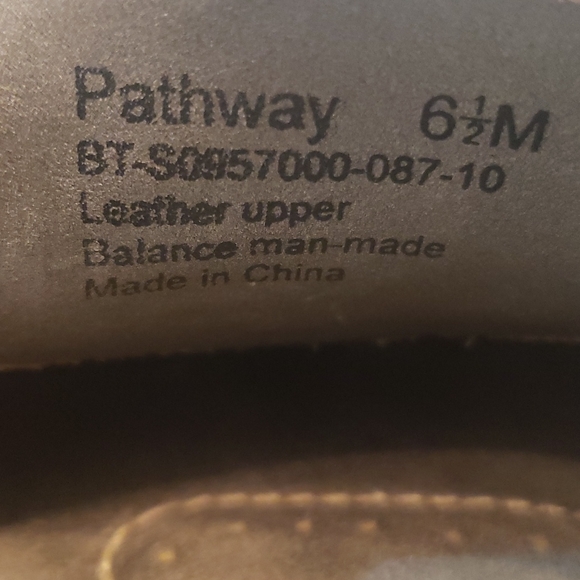 Bear Traps Pathway Slide On Leather Shoe - Picture 8 of 9